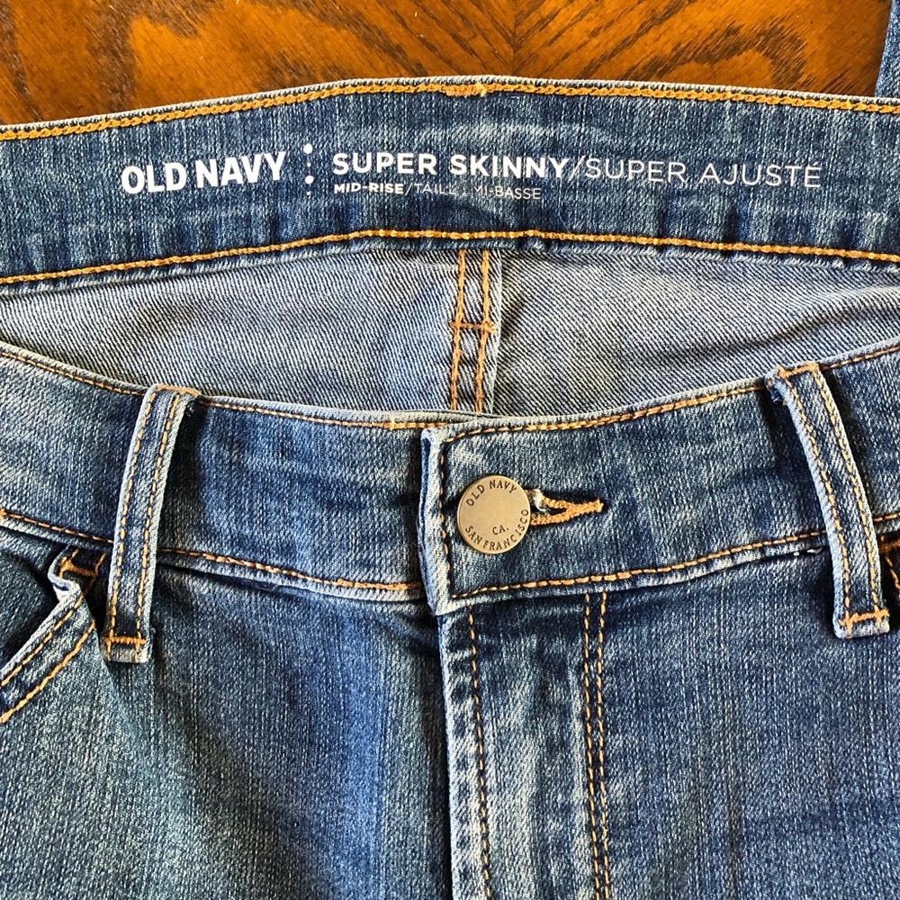 Old Navy Super Skinny Jeans - Picture 2 of 7